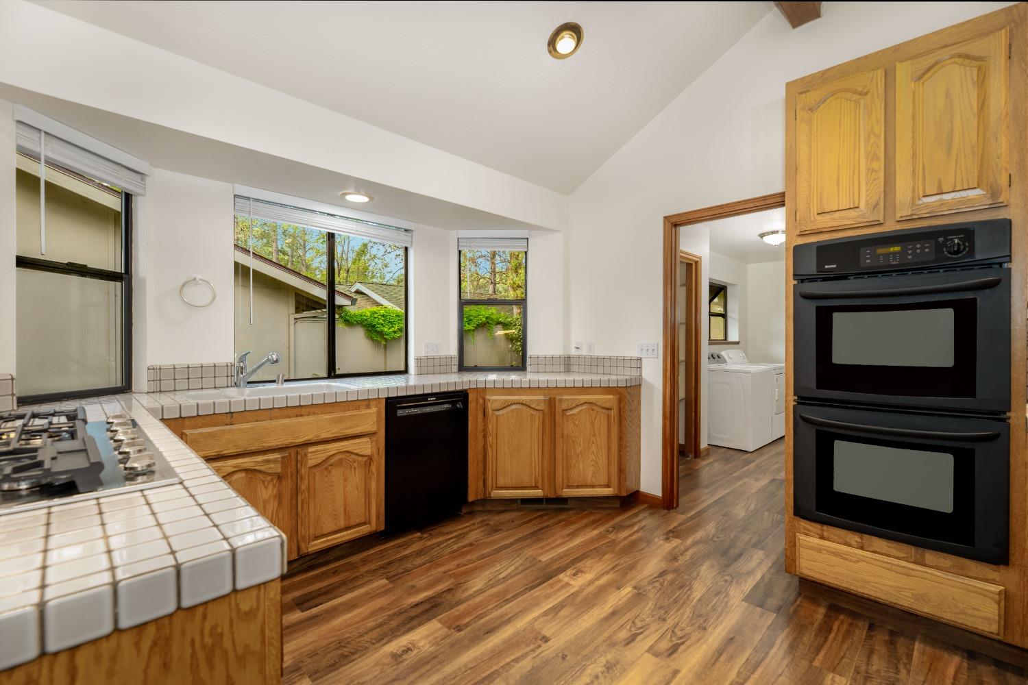 Detail Gallery Image 8 of 70 For 19046 Lake Forest, Penn Valley,  CA 95946 - 3 Beds | 3 Baths