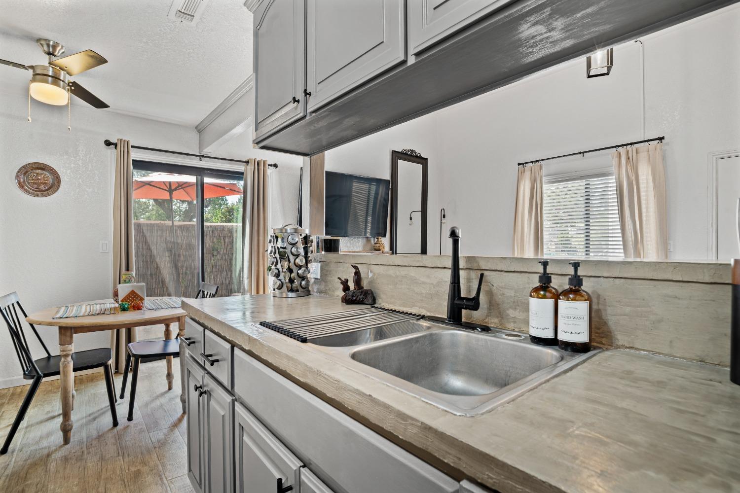 Detail Gallery Image 11 of 20 For 2524 Winchester Dr #3,  Lodi,  CA 95240 - 2 Beds | 1 Baths