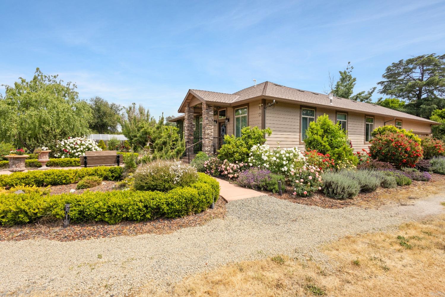 Detail Gallery Image 8 of 84 For 7964 Twin Oaks Ave, Citrus Heights,  CA 95610 - 3 Beds | 2/1 Baths