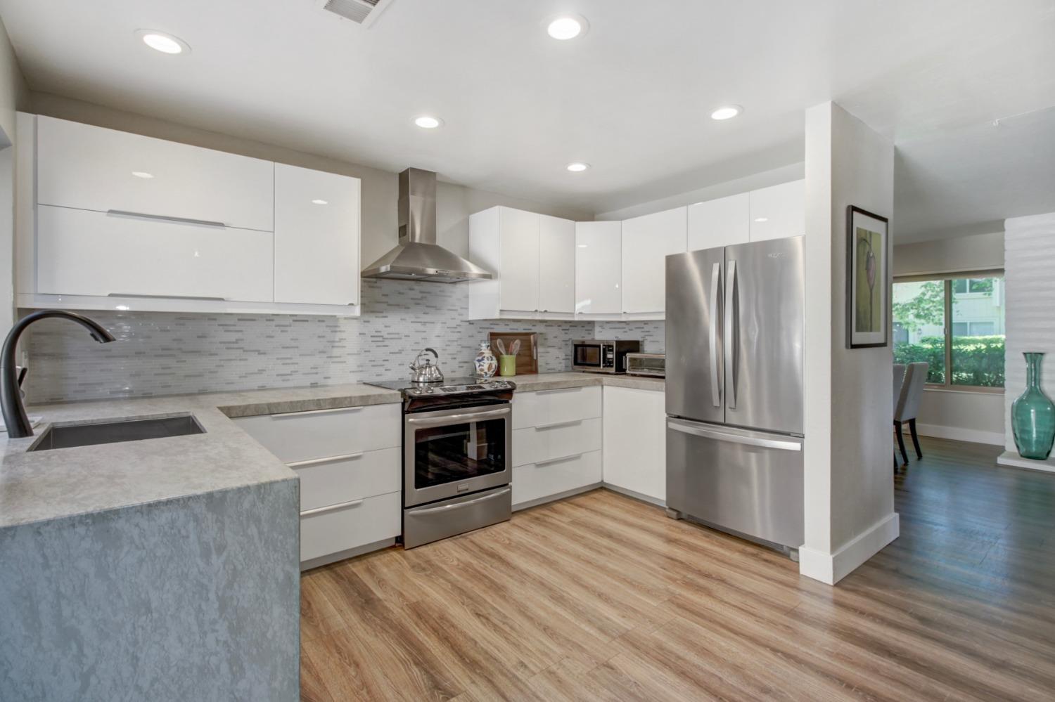 Detail Gallery Image 8 of 45 For 244 Hartnell Pl, Sacramento,  CA 95825 - 2 Beds | 2/1 Baths