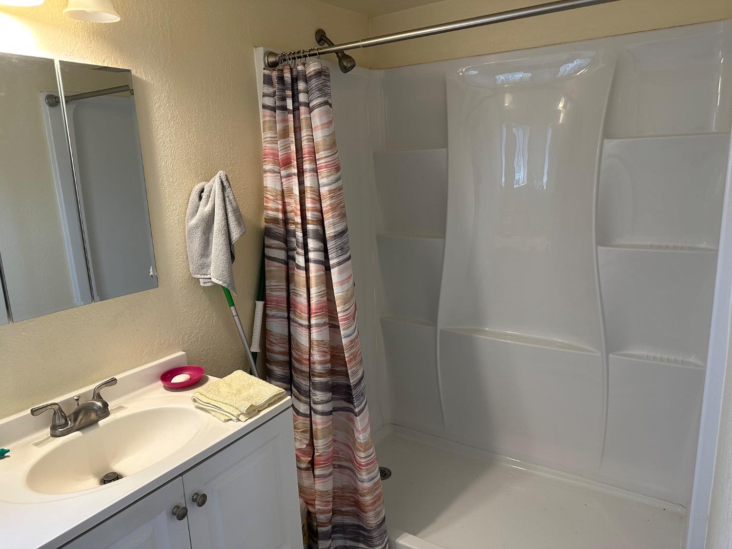 Detail Gallery Image 11 of 26 For 1717 Midway Ave, Modesto,  CA 95358 - 2 Beds | 2 Baths