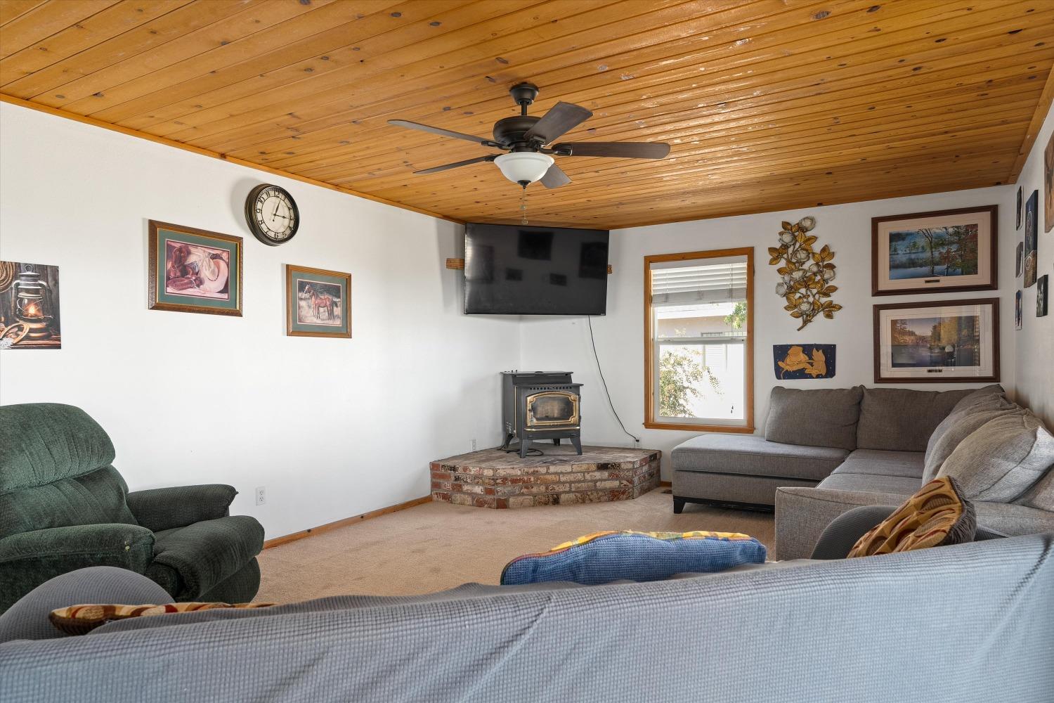 Detail Gallery Image 6 of 23 For 6020 Kanaka Ave, Oroville,  CA 95966 - 3 Beds | 2 Baths
