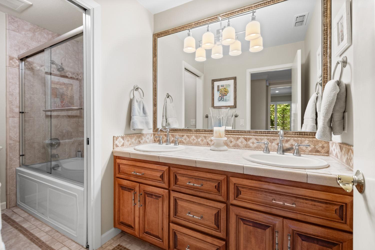 Detail Gallery Image 27 of 99 For 4010 Pretense Ct, Fair Oaks,  CA 95628 - 3 Beds | 3/1 Baths