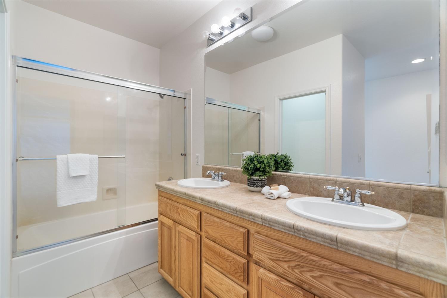 Detail Gallery Image 21 of 29 For 3660 N Manera Rica Dr, Sacramento,  CA 95834 - 4 Beds | 3 Baths