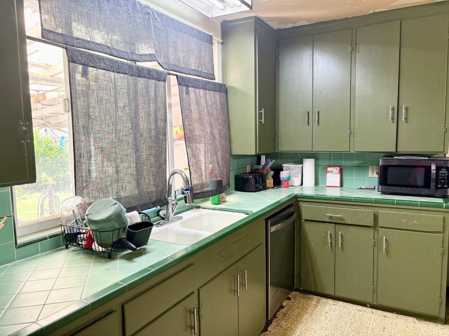 Detail Gallery Image 6 of 25 For 327 Cross St, Lodi,  CA 95242 - 3 Beds | 2 Baths