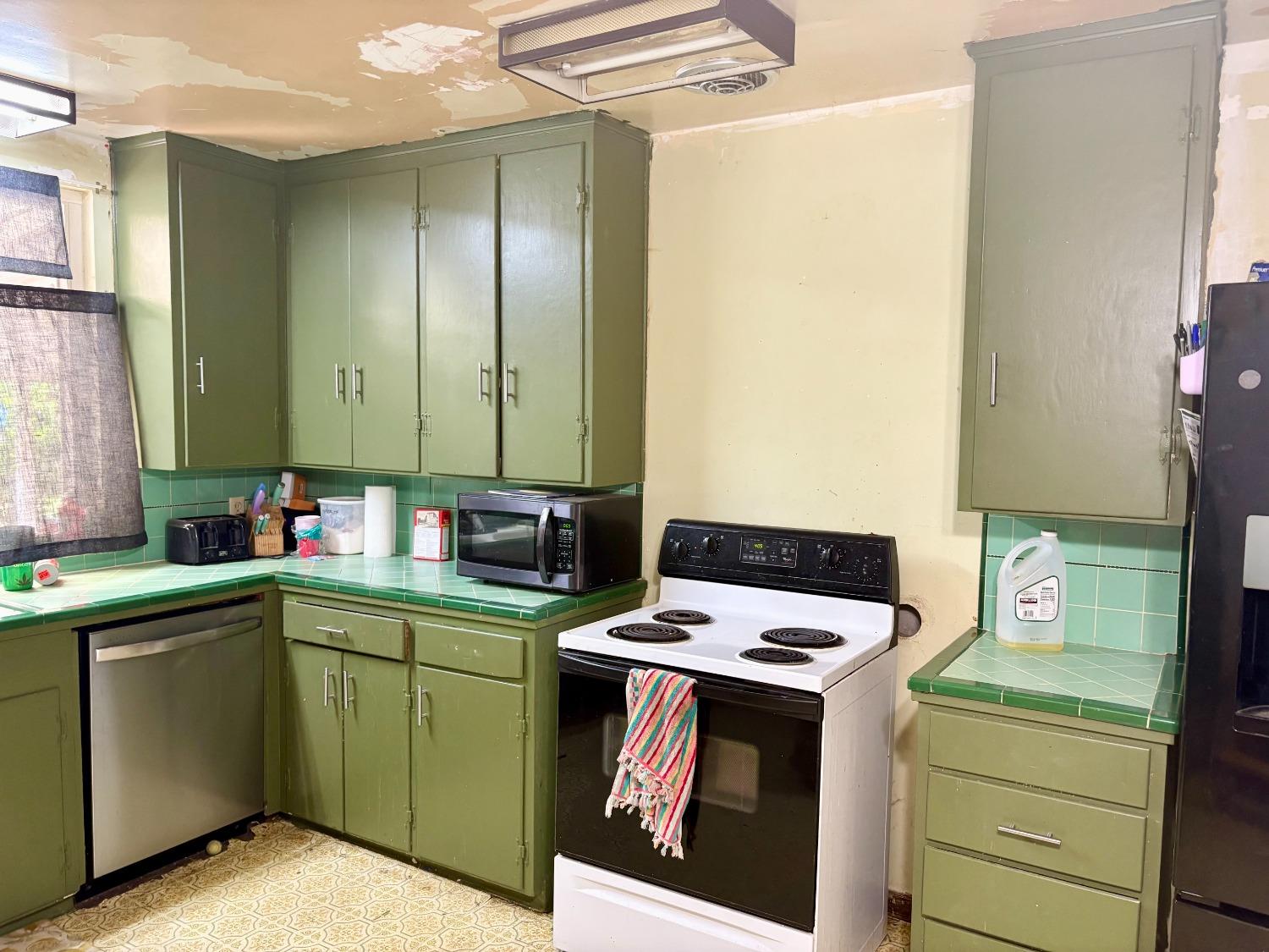 Detail Gallery Image 8 of 25 For 327 Cross St, Lodi,  CA 95242 - 3 Beds | 2 Baths