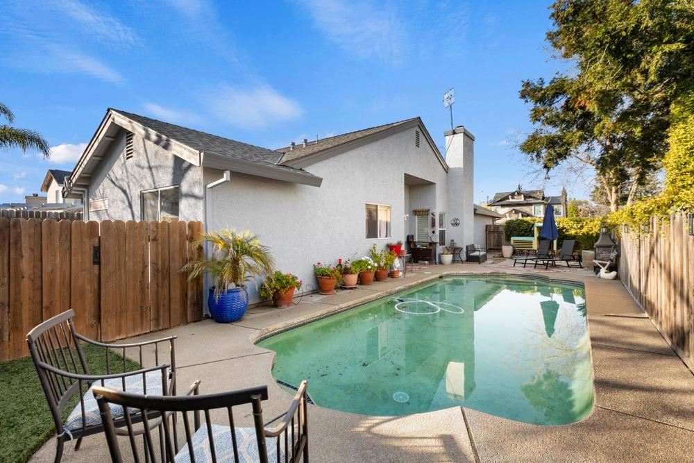 Detail Gallery Image 38 of 45 For 9524 Dunkerrin Way, Elk Grove,  CA 95758 - 3 Beds | 2 Baths