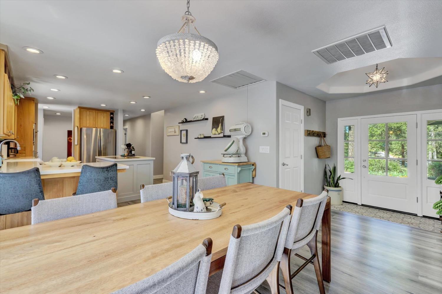 Detail Gallery Image 4 of 61 For 1075 Pine Vista Ln, Meadow Vista,  CA 95722 - 3 Beds | 2 Baths