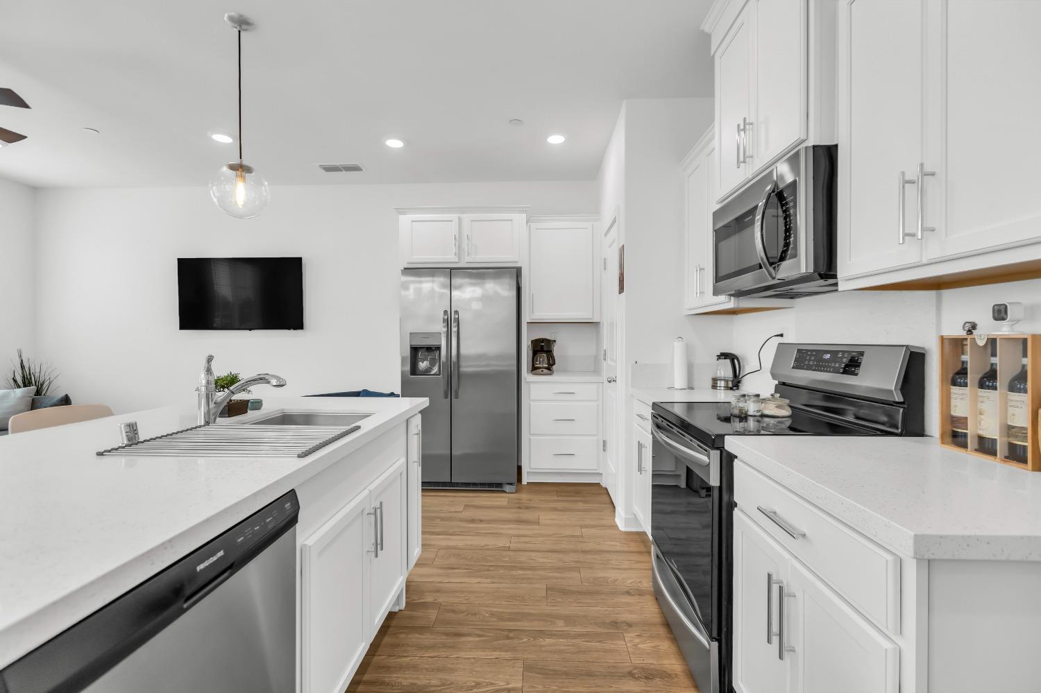 Photo #3: 225057754 Listing 