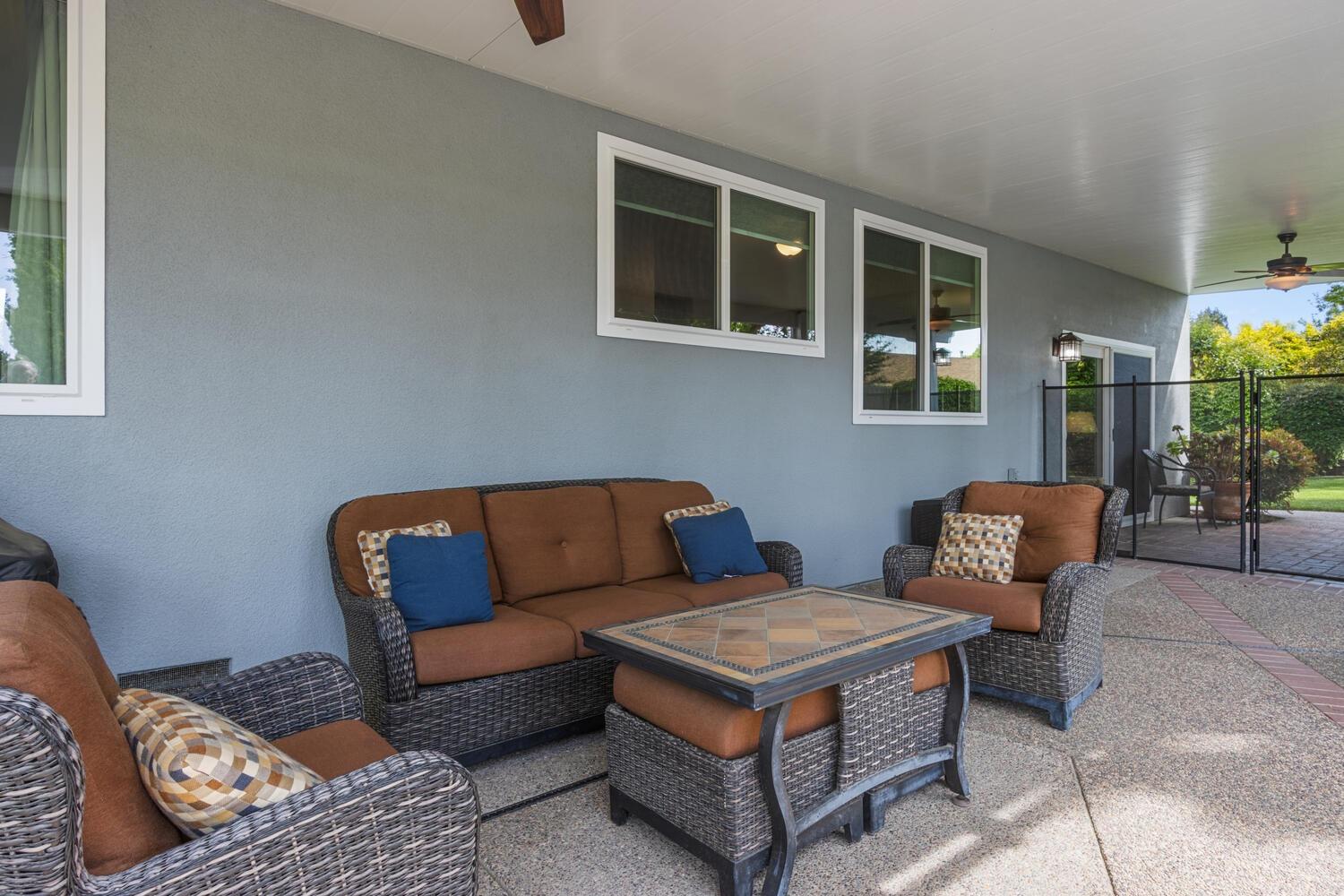 Detail Gallery Image 42 of 56 For 19 Green Mist Ct, Sacramento,  CA 95831 - 4 Beds | 3 Baths