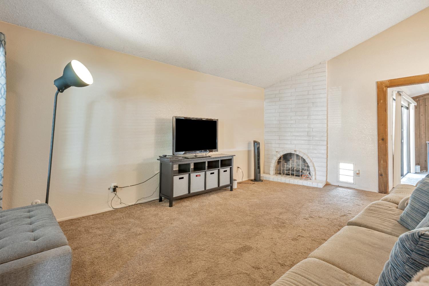 10982 Hirschfeld Way, Rancho Cordova, California image 6