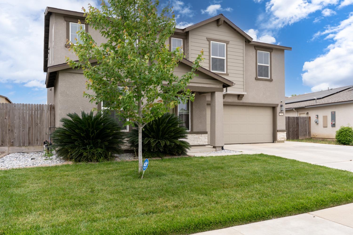 Detail Gallery Image 4 of 57 For 756 Heitz Way, Merced,  CA 95348 - 5 Beds | 3 Baths