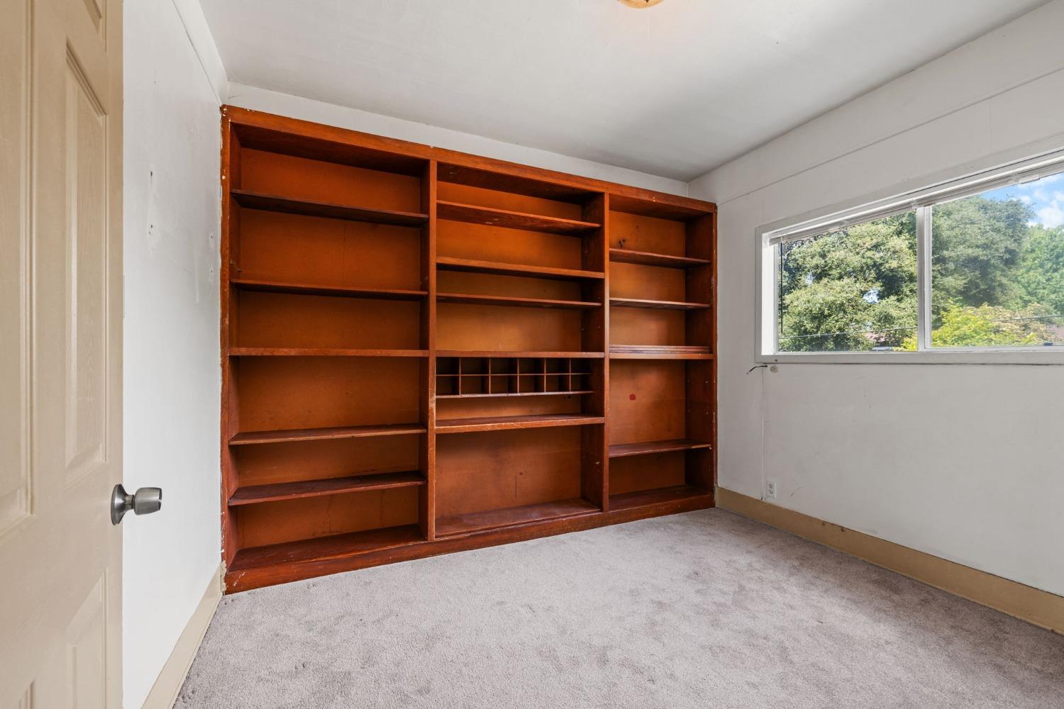 Detail Gallery Image 11 of 31 For 4615 Illinois Ave, Fair Oaks,  CA 95628 - 4 Beds | 1/2 Baths