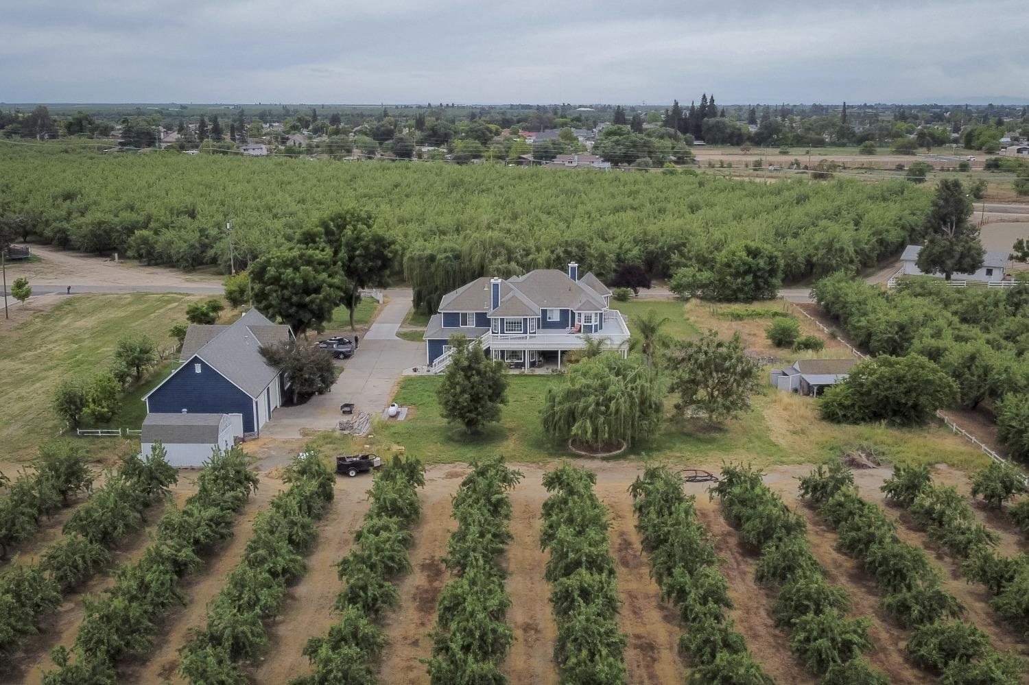 Detail Gallery Image 4 of 89 For 13247 Vineyard Road, Waterford,  CA 95386 - 5 Beds | 4 Baths
