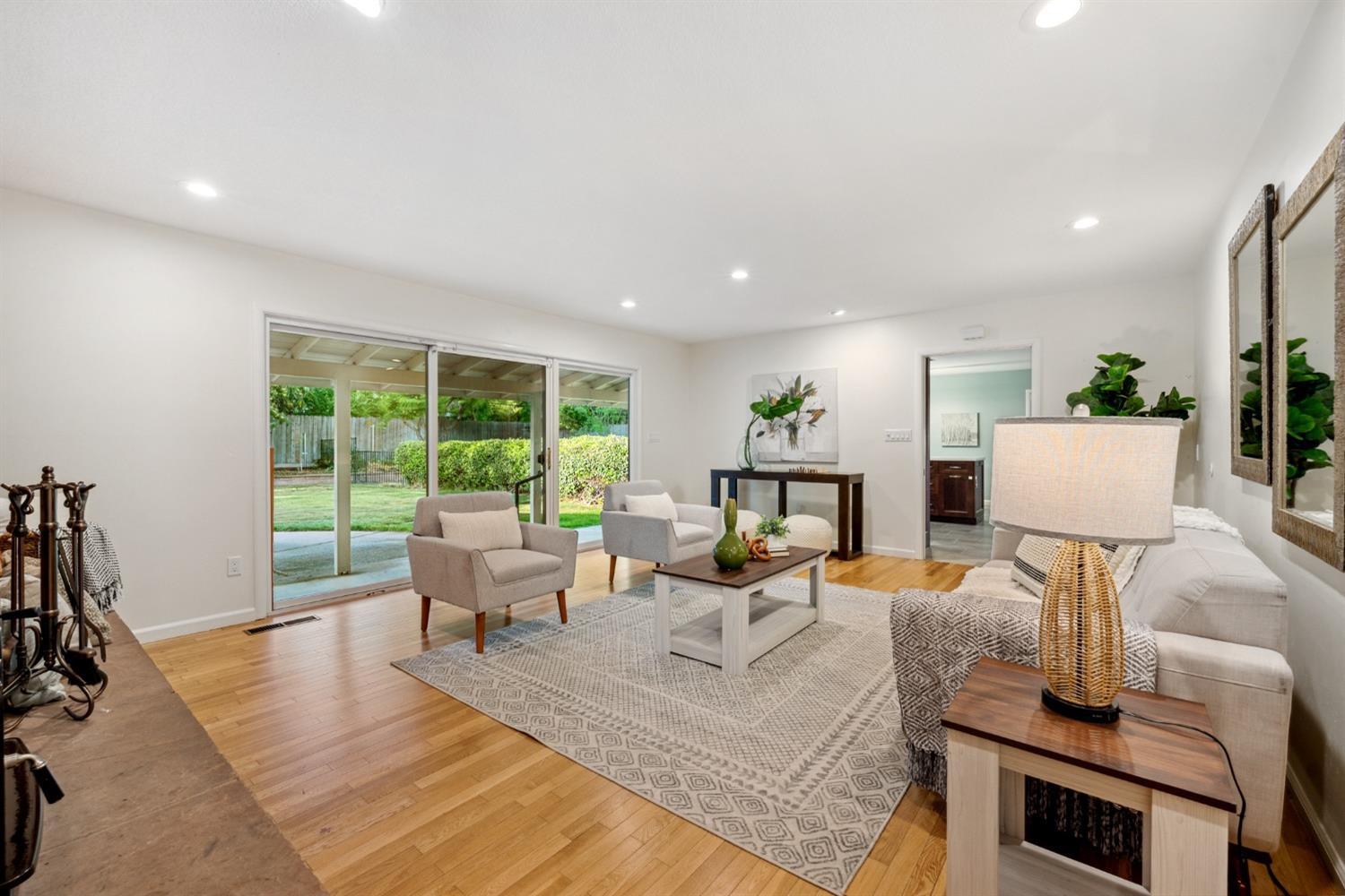 Detail Gallery Image 27 of 65 For 2751 American River Dr, Sacramento,  CA 95864 - 4 Beds | 3 Baths