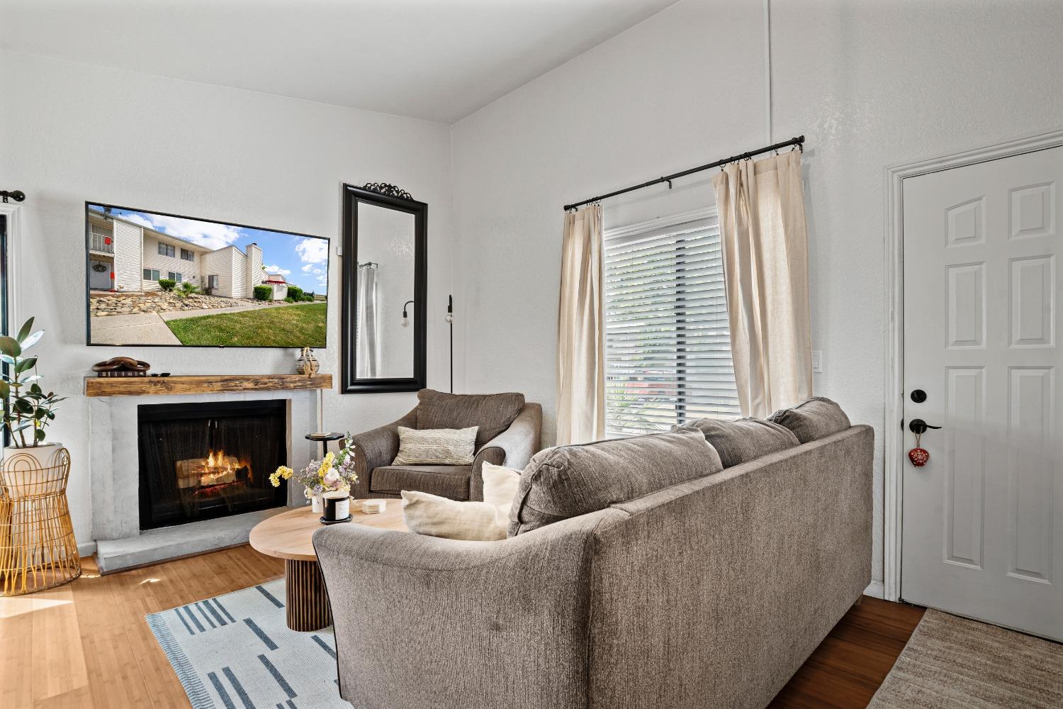 Detail Gallery Image 4 of 20 For 2524 Winchester Dr #3,  Lodi,  CA 95240 - 2 Beds | 1 Baths