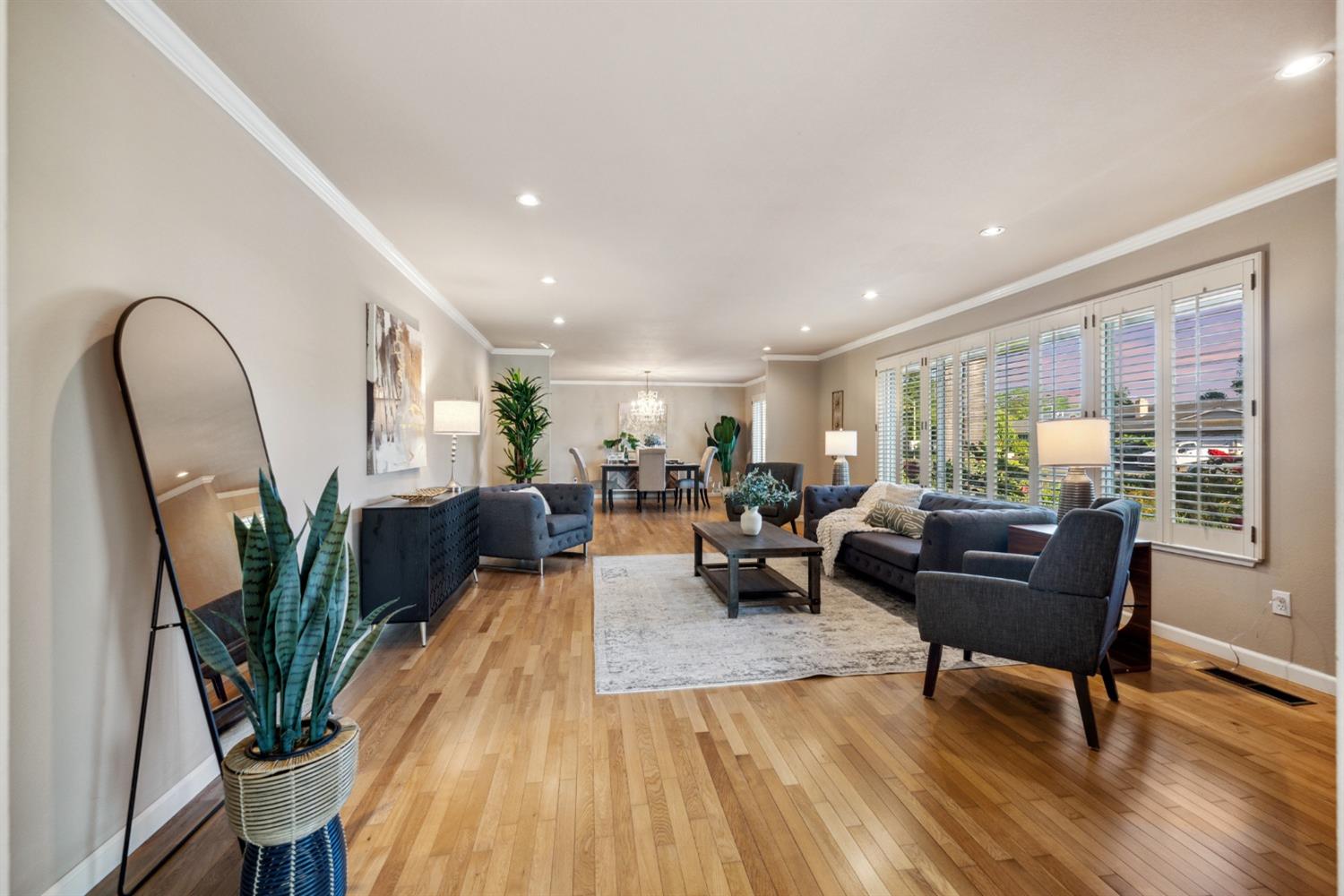 Detail Gallery Image 9 of 65 For 2751 American River Dr, Sacramento,  CA 95864 - 4 Beds | 3 Baths