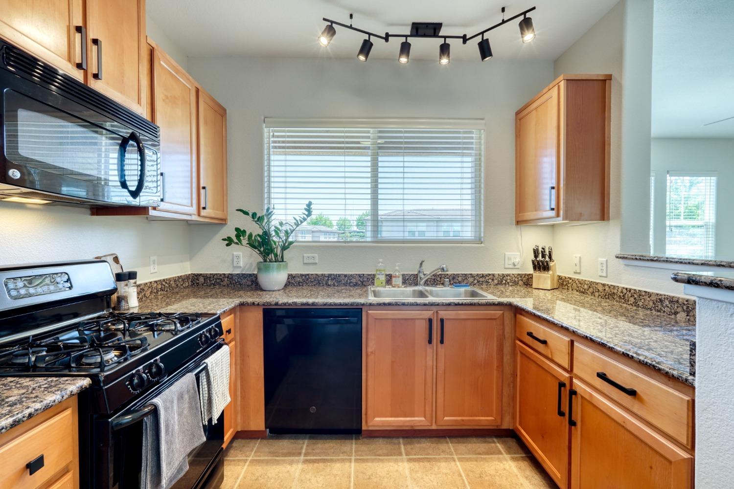 Photo #13: 225057644 Listing: Photo #13