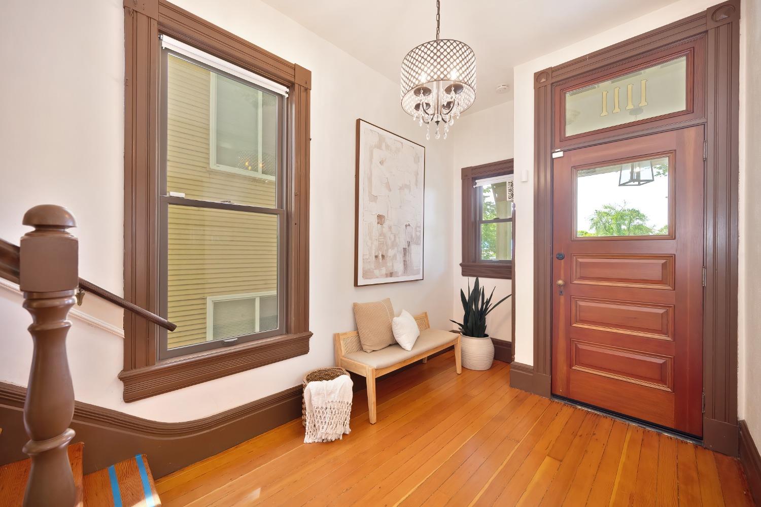 Detail Gallery Image 7 of 40 For 1111 U St, Sacramento,  CA 95818 - 4 Beds | 3/1 Baths