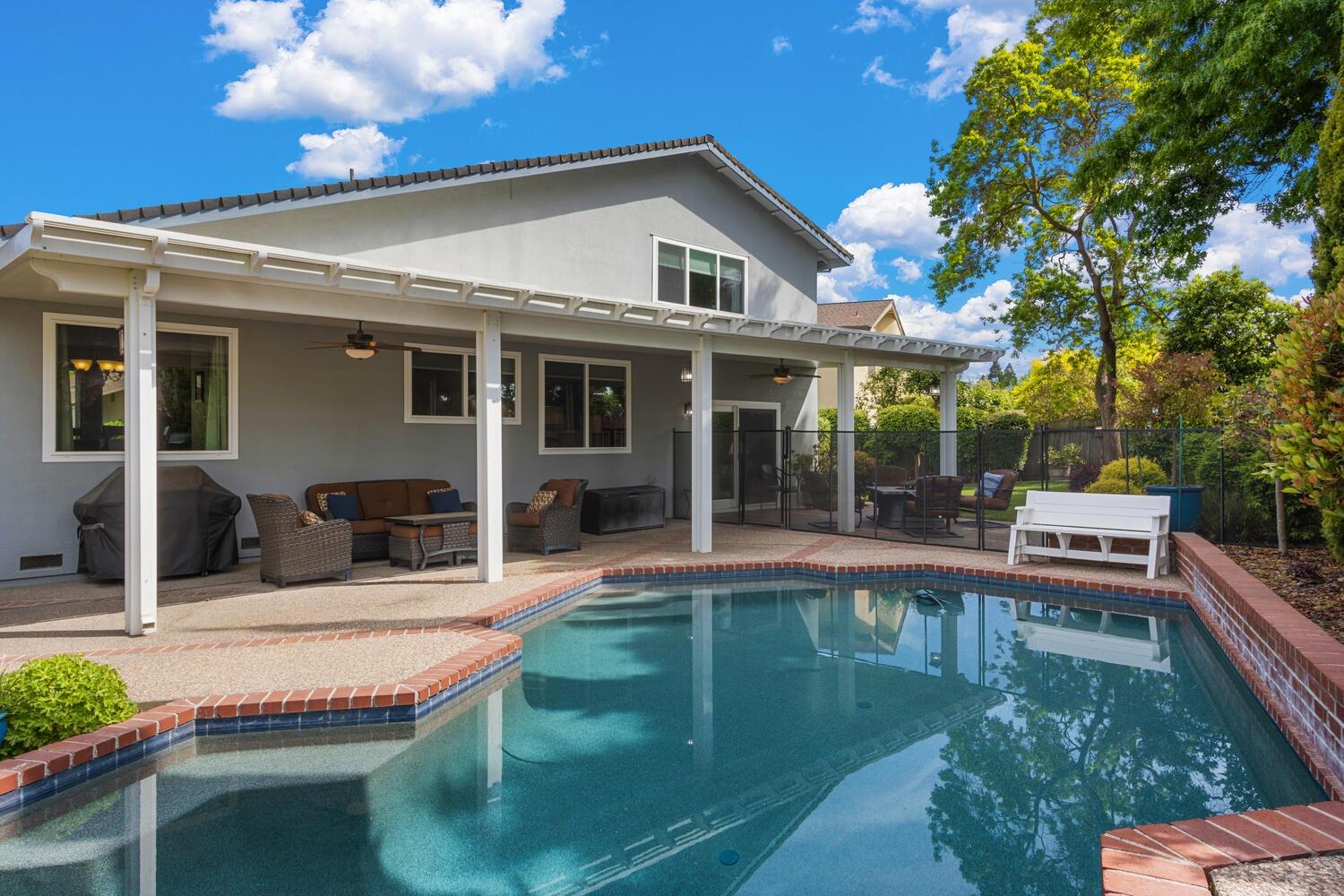 Detail Gallery Image 40 of 56 For 19 Green Mist Ct, Sacramento,  CA 95831 - 4 Beds | 3 Baths