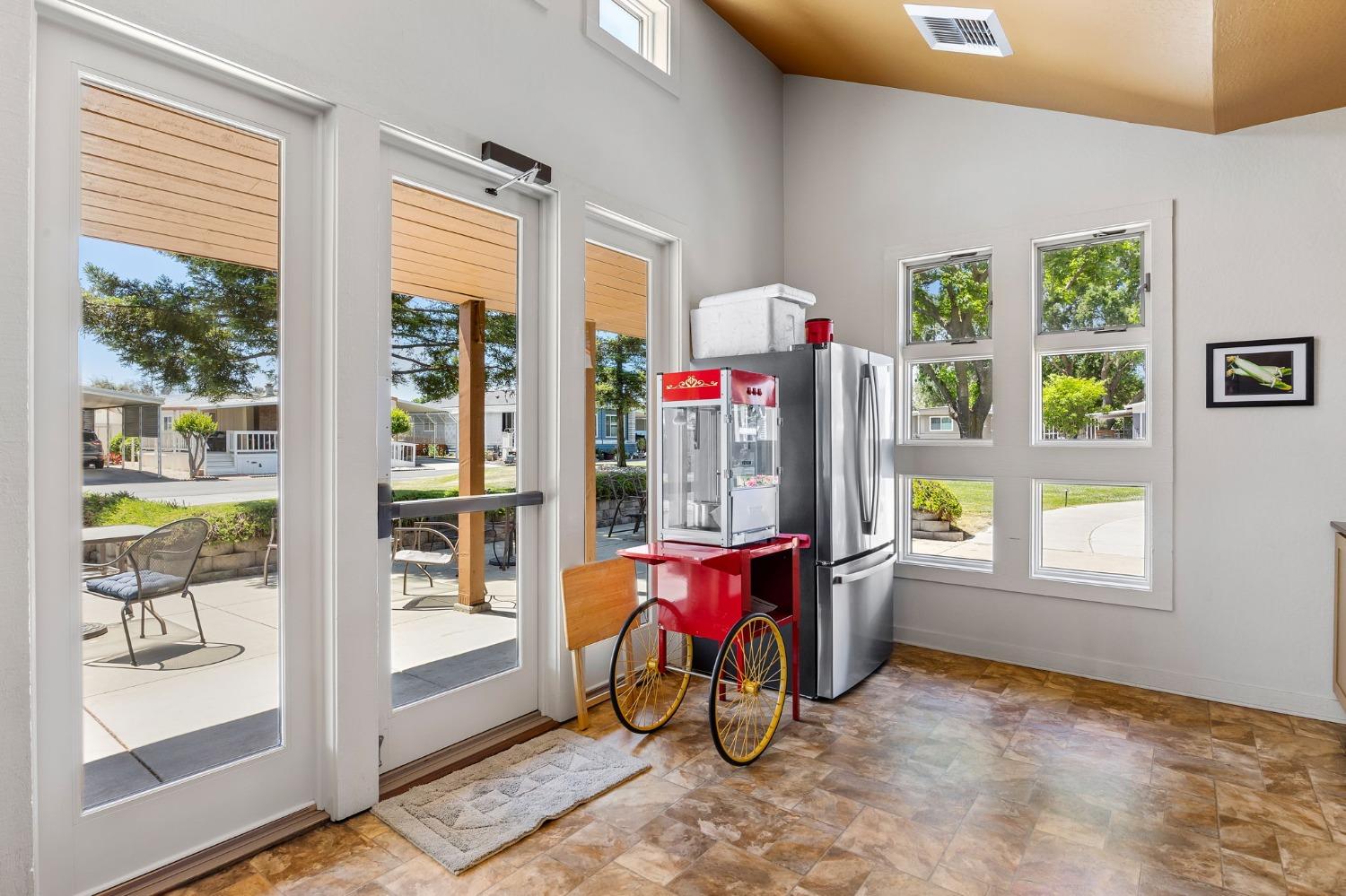 Detail Gallery Image 22 of 25 For 14 Leisureville Circle, Woodland,  CA 95776 - 2 Beds | 2 Baths
