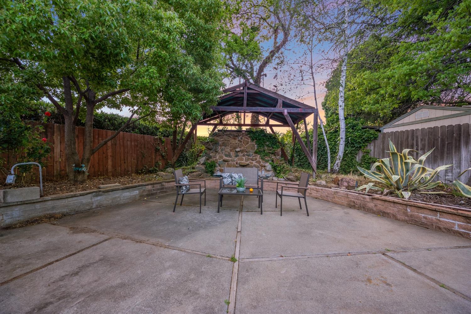 Detail Gallery Image 50 of 65 For 2751 American River Dr, Sacramento,  CA 95864 - 4 Beds | 3 Baths