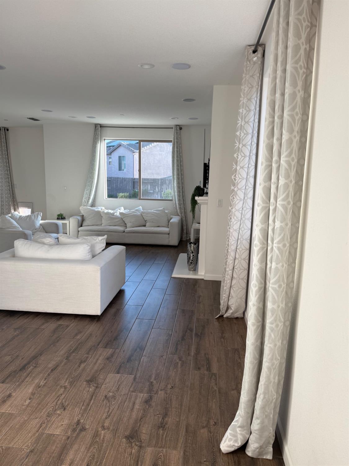 Detail Gallery Image 4 of 69 For 2816 Balaton Ct, Antelope,  CA 95843 - 4 Beds | 2/1 Baths