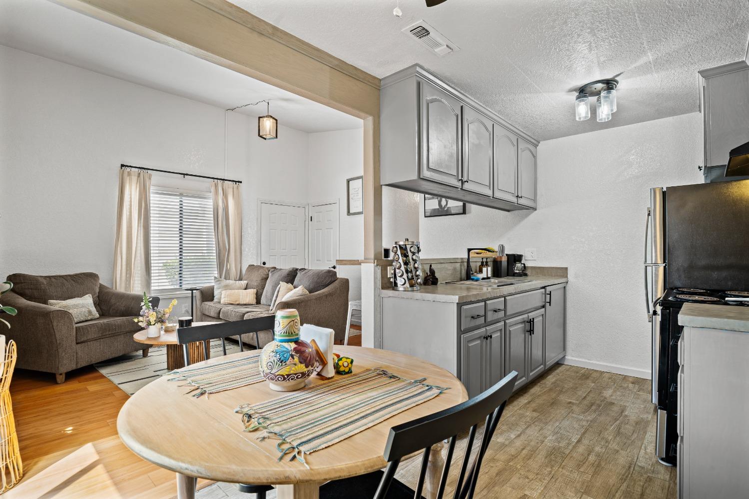 Detail Gallery Image 9 of 20 For 2524 Winchester Dr #3,  Lodi,  CA 95240 - 2 Beds | 1 Baths
