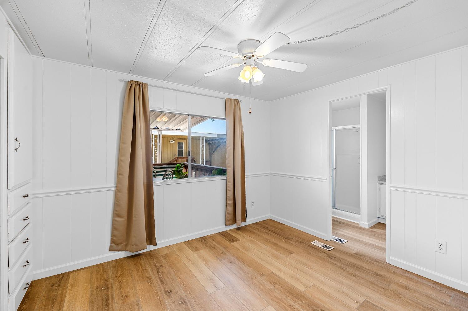 Detail Gallery Image 12 of 25 For 14 Leisureville Circle, Woodland,  CA 95776 - 2 Beds | 2 Baths