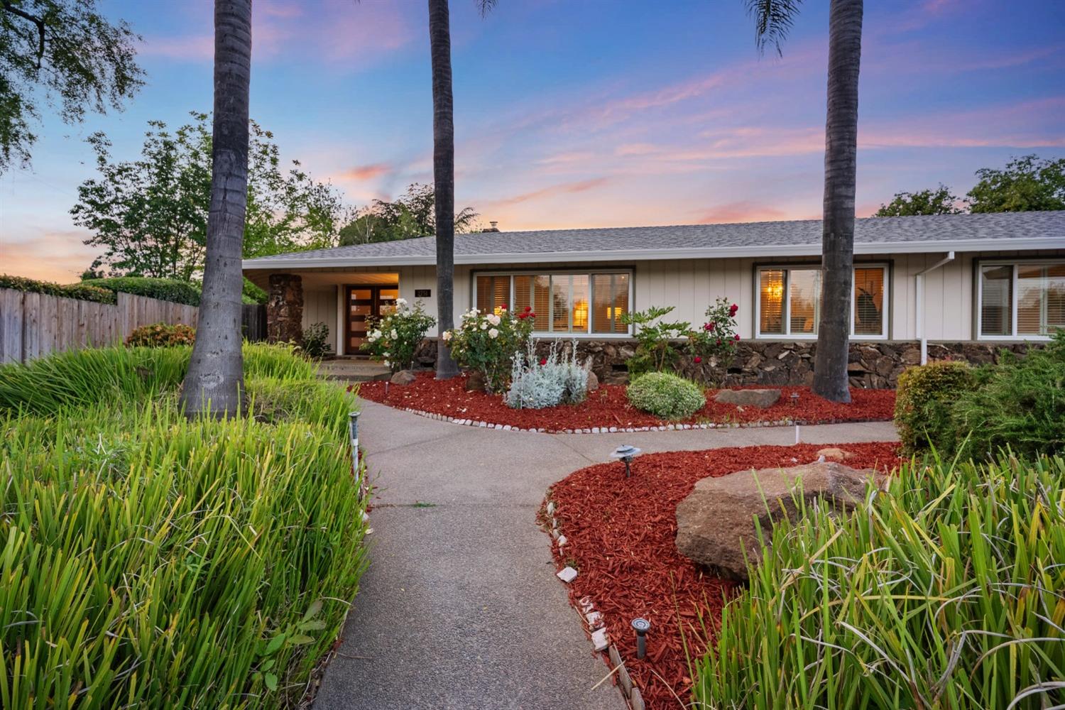 Detail Gallery Image 5 of 65 For 2751 American River Dr, Sacramento,  CA 95864 - 4 Beds | 3 Baths
