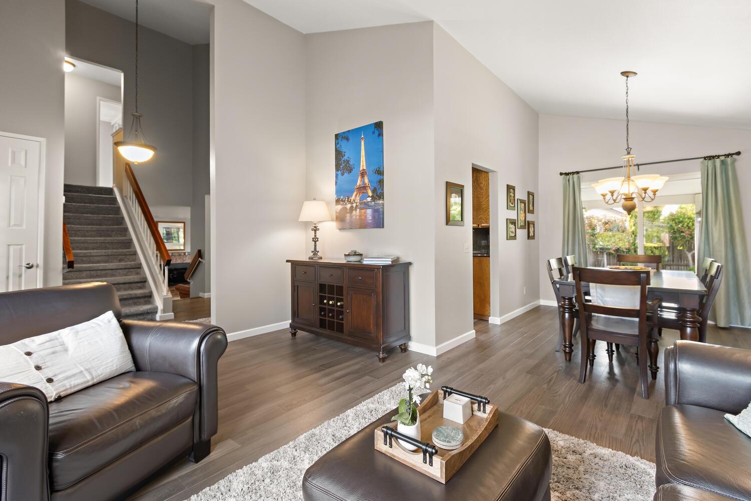 Detail Gallery Image 8 of 56 For 19 Green Mist Ct, Sacramento,  CA 95831 - 4 Beds | 3 Baths