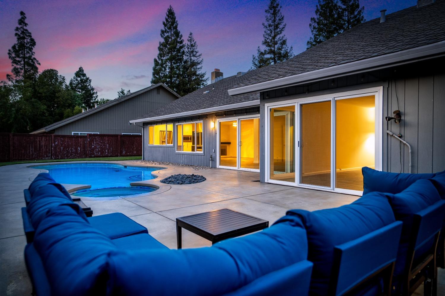 Detail Gallery Image 2 of 50 For 8907 Quail Hill Way, Fair Oaks,  CA 95628 - 3 Beds | 2 Baths