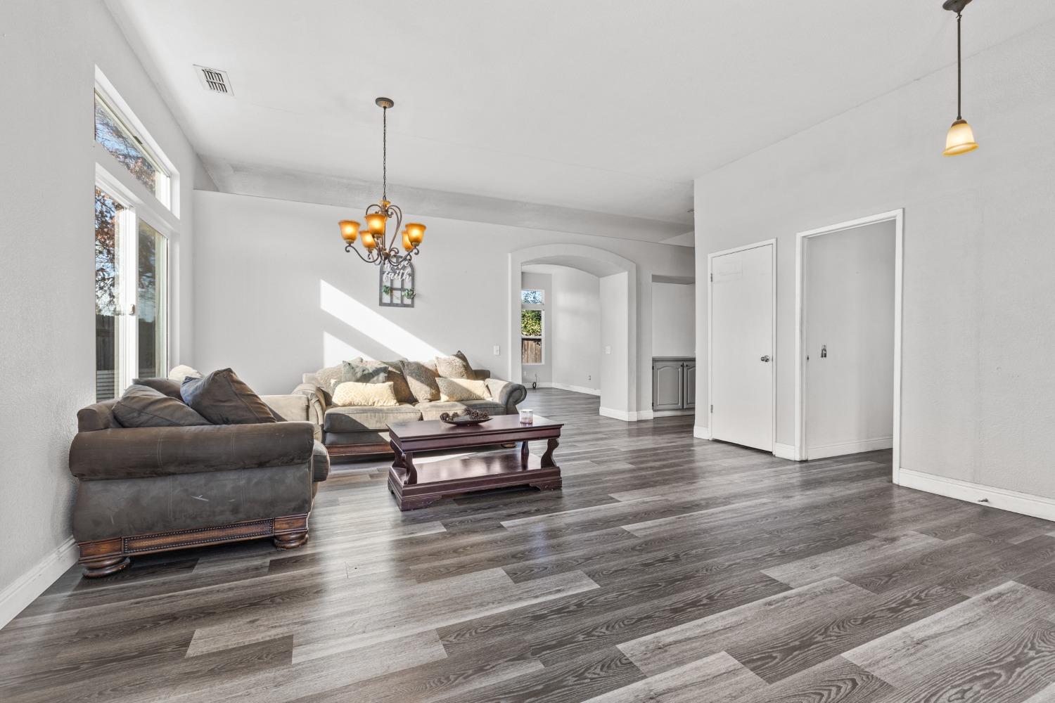 Detail Gallery Image 6 of 26 For 1162 Stormwood Ave, Galt,  CA 95632 - 4 Beds | 2 Baths