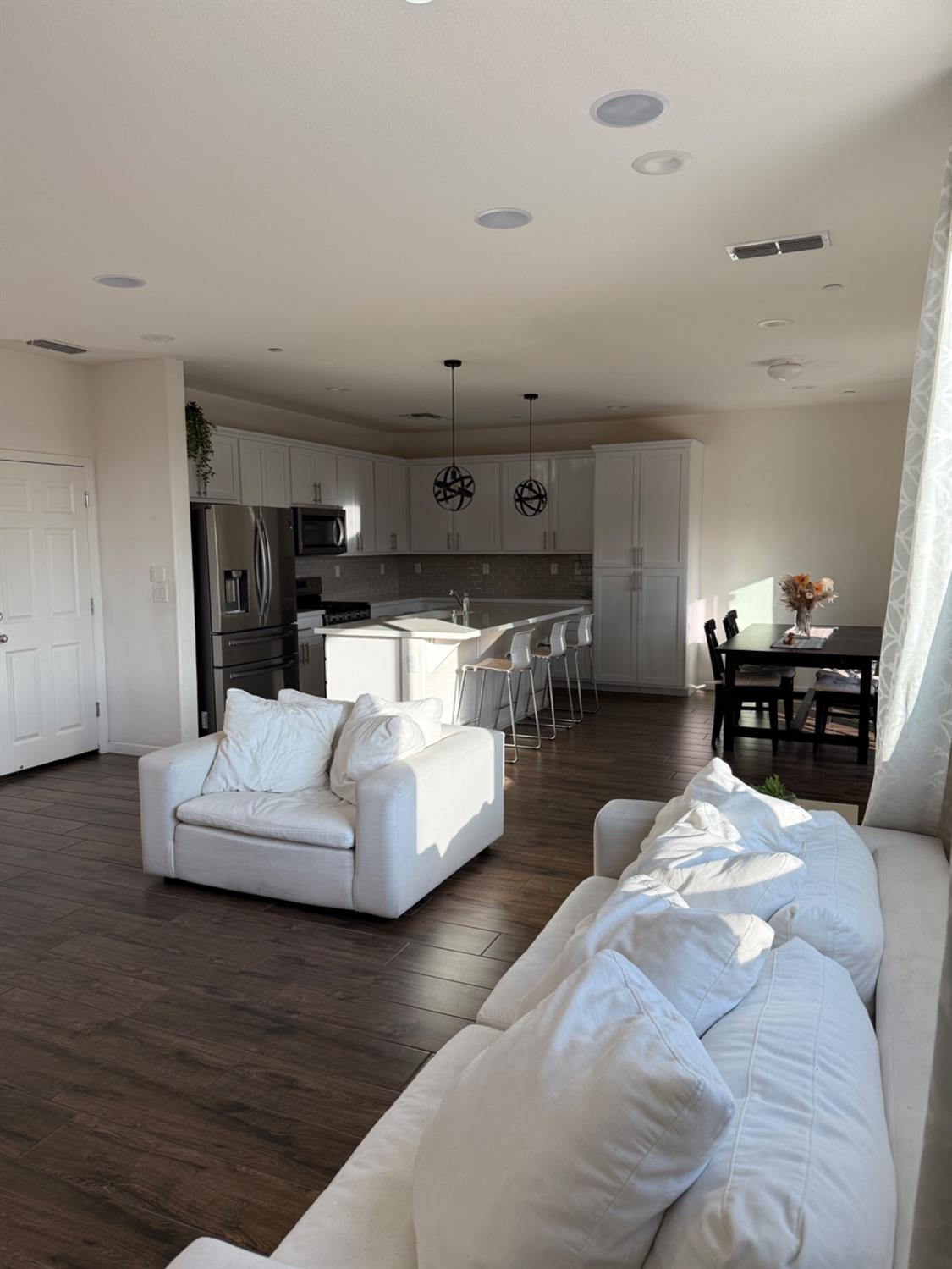 Detail Gallery Image 6 of 69 For 2816 Balaton Ct, Antelope,  CA 95843 - 4 Beds | 2/1 Baths