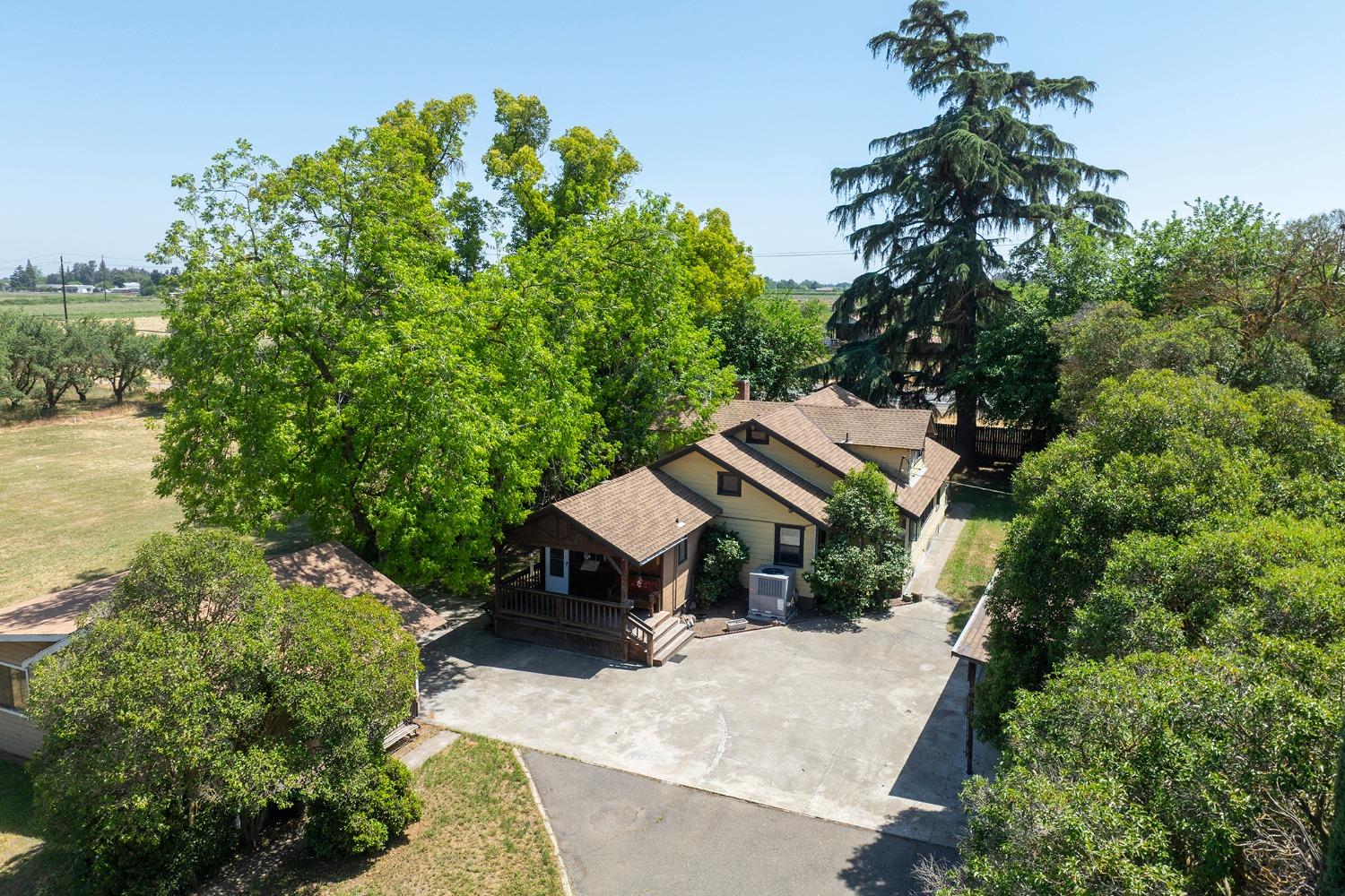 Detail Gallery Image 1 of 55 For 10600 Pioneer Ave, Oakdale,  CA 95361 - 5 Beds | 2 Baths