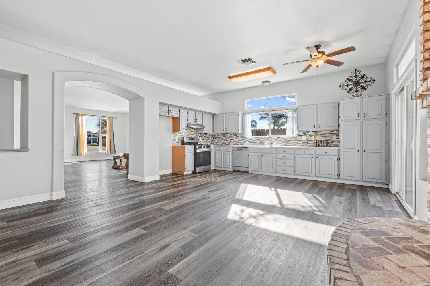 Detail Gallery Image 1 of 26 For 1162 Stormwood Ave, Galt,  CA 95632 - 4 Beds | 2 Baths