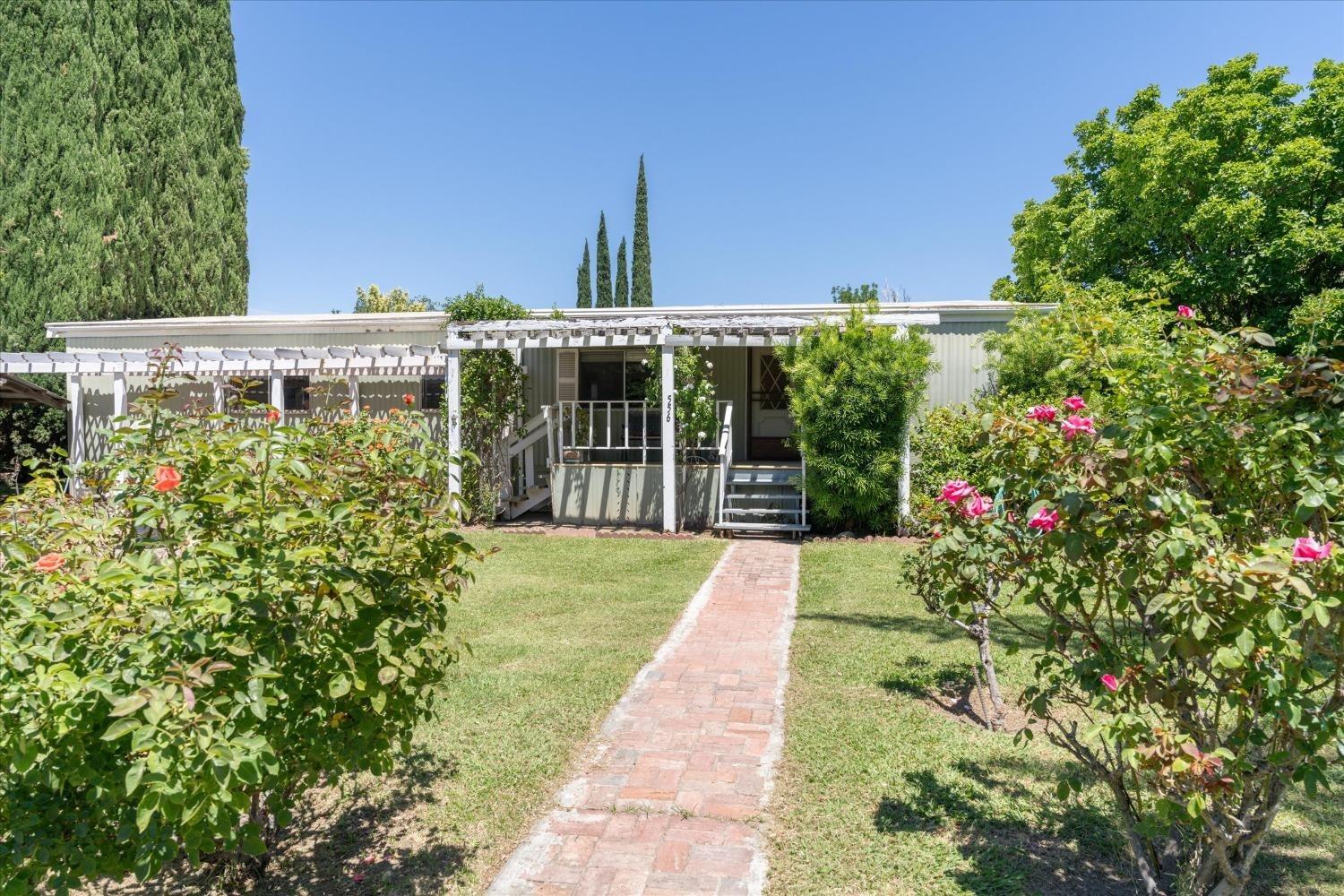 Detail Gallery Image 1 of 38 For 556 D St, Biggs,  CA 95917 - 3 Beds | 2 Baths