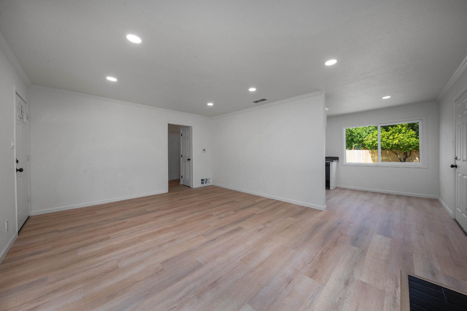 Detail Gallery Image 13 of 32 For 3037 W Monterey Ave, Stockton,  CA 95204 - 3 Beds | 1 Baths