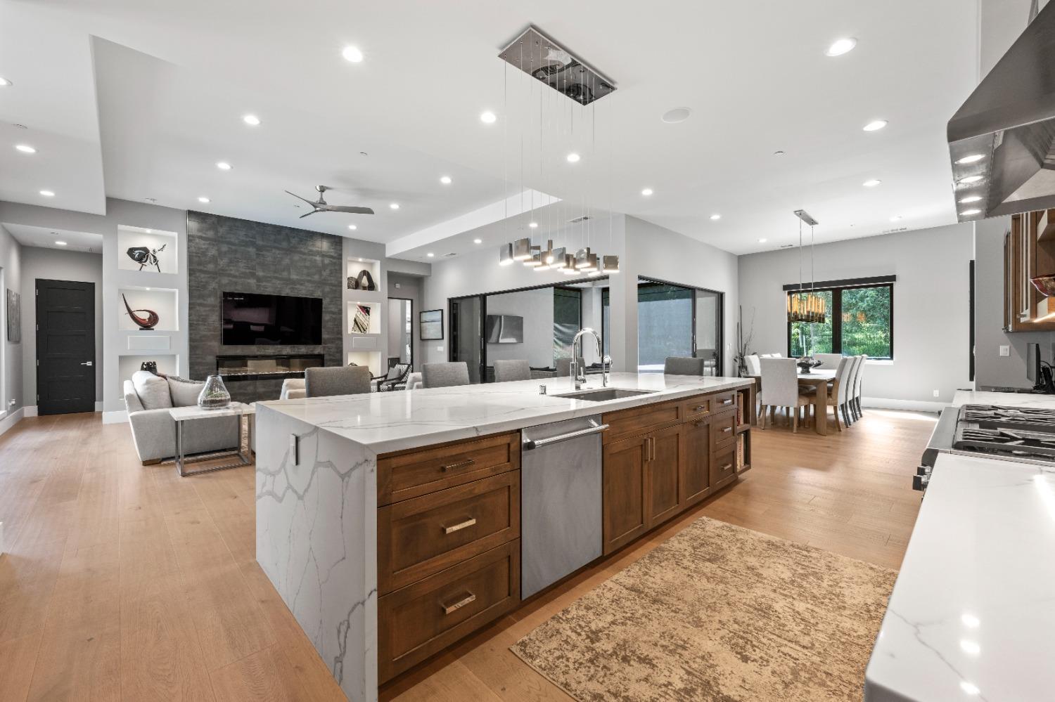 Detail Gallery Image 14 of 73 For 8452 Jomar Ln, Fair Oaks,  CA 95628 - 4 Beds | 4/1 Baths