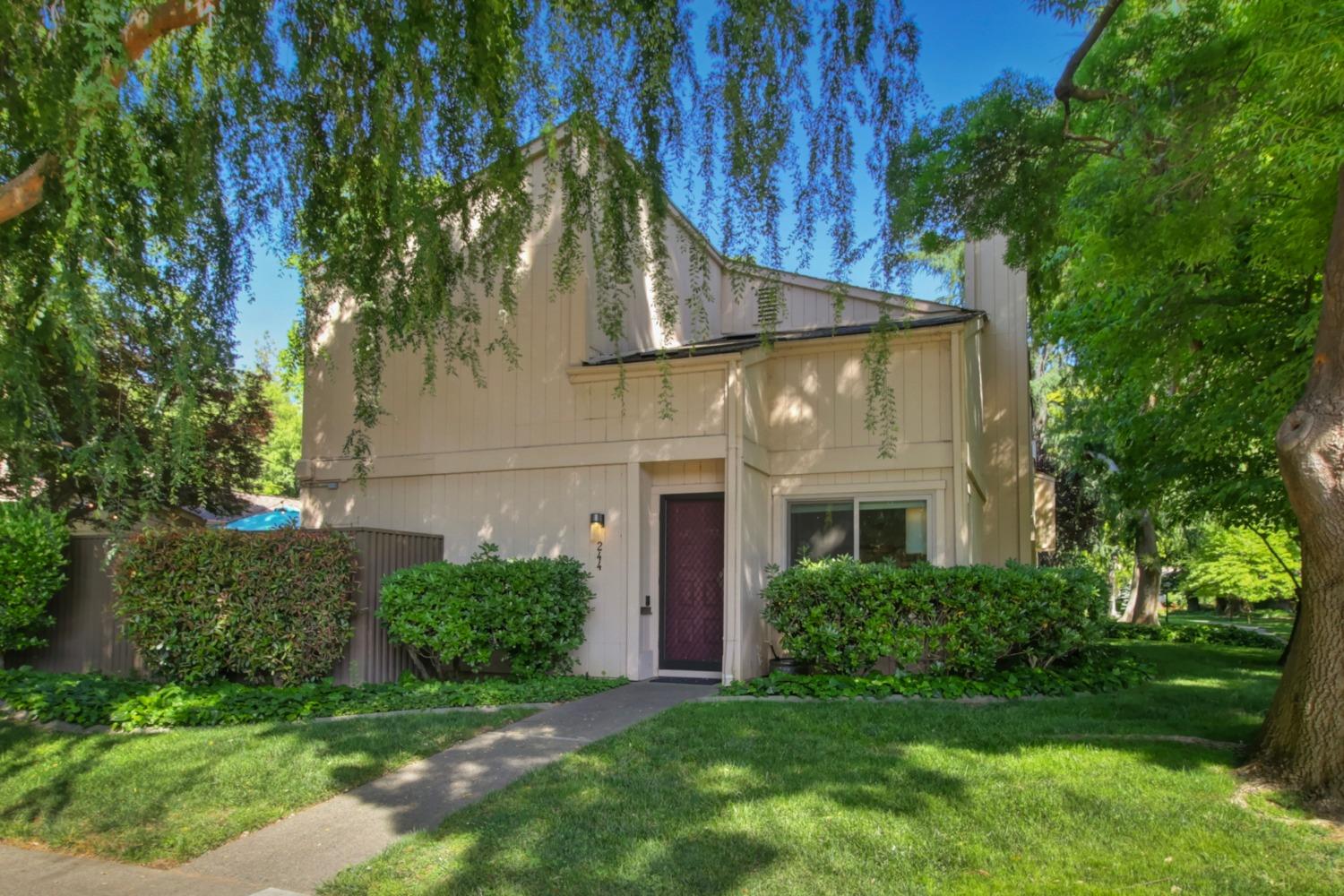 Detail Gallery Image 1 of 45 For 244 Hartnell Pl, Sacramento,  CA 95825 - 2 Beds | 2/1 Baths