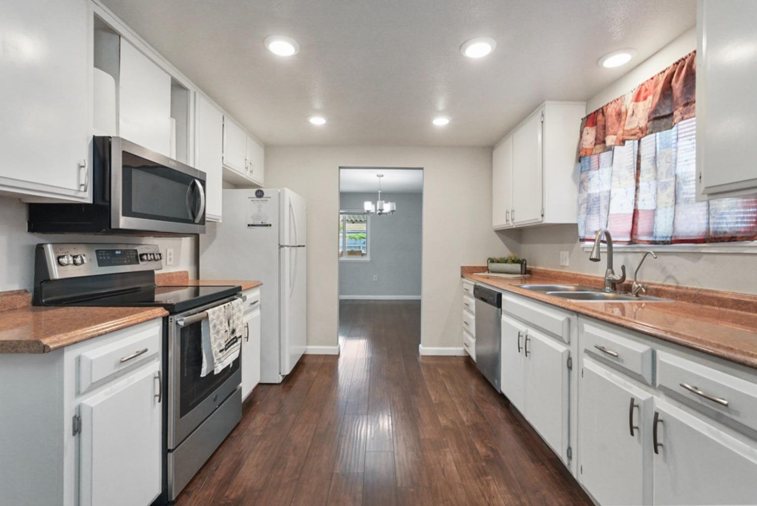 Detail Gallery Image 7 of 27 For 1349 Quail St, Los Banos,  CA 93635 - 3 Beds | 2 Baths