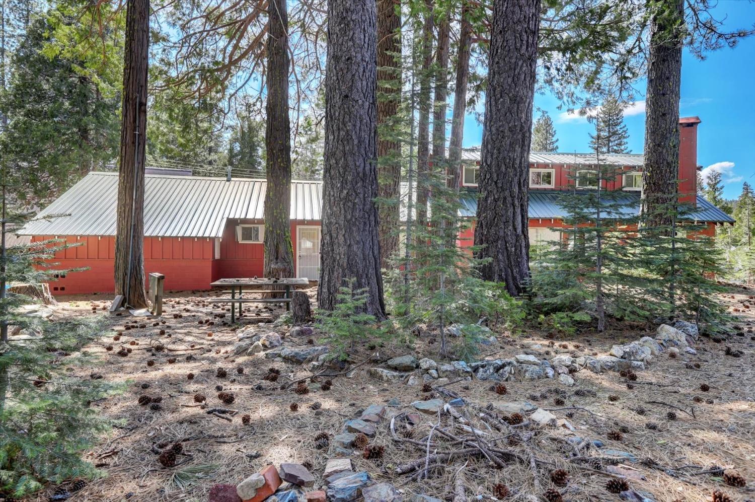 Detail Gallery Image 13 of 59 For 2051 Warren Hill Rd, Strawberry Valley,  CA 95981 - 1 Beds | 1 Baths