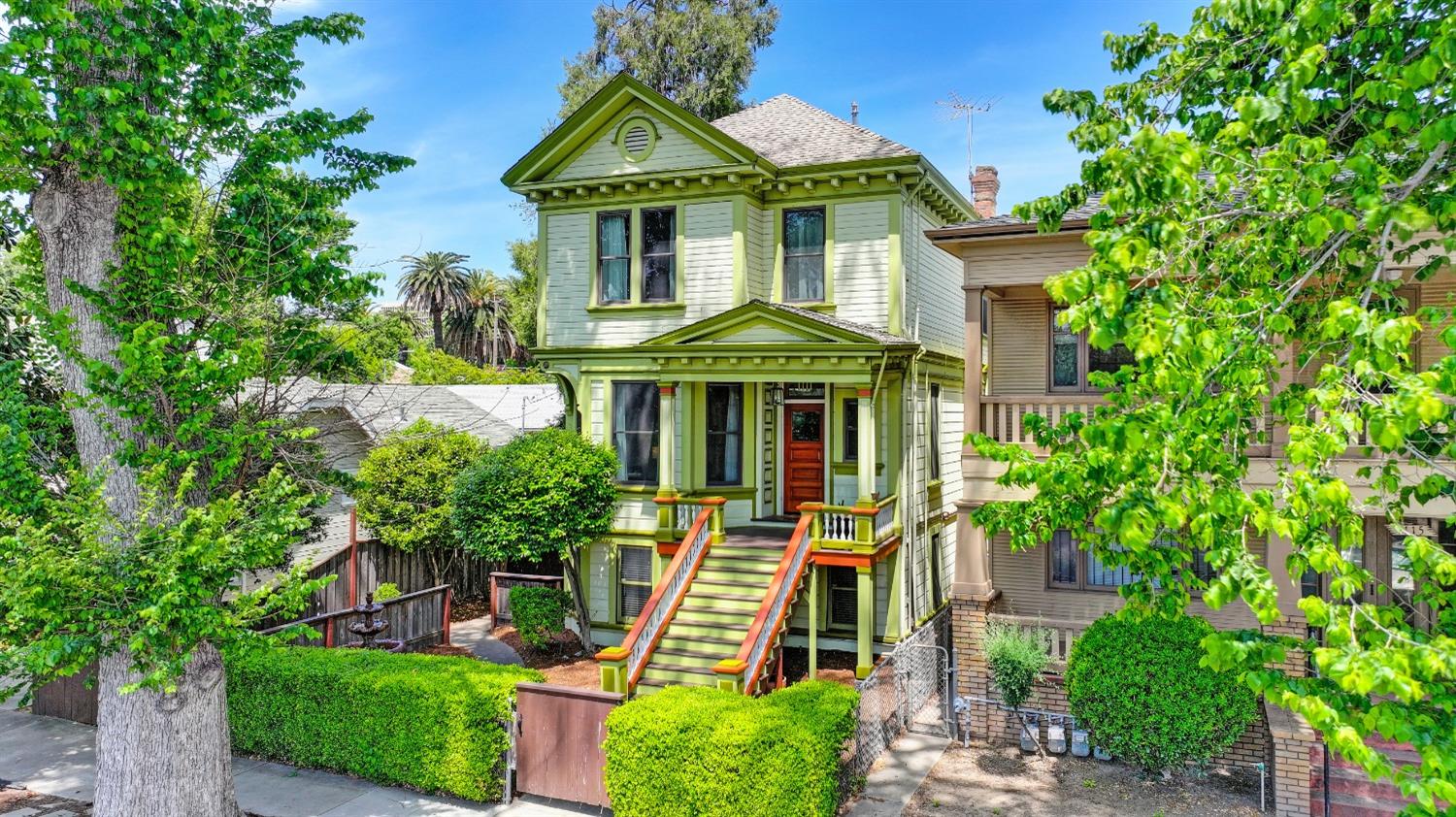 Detail Gallery Image 1 of 40 For 1111 U St, Sacramento,  CA 95818 - 4 Beds | 3/1 Baths