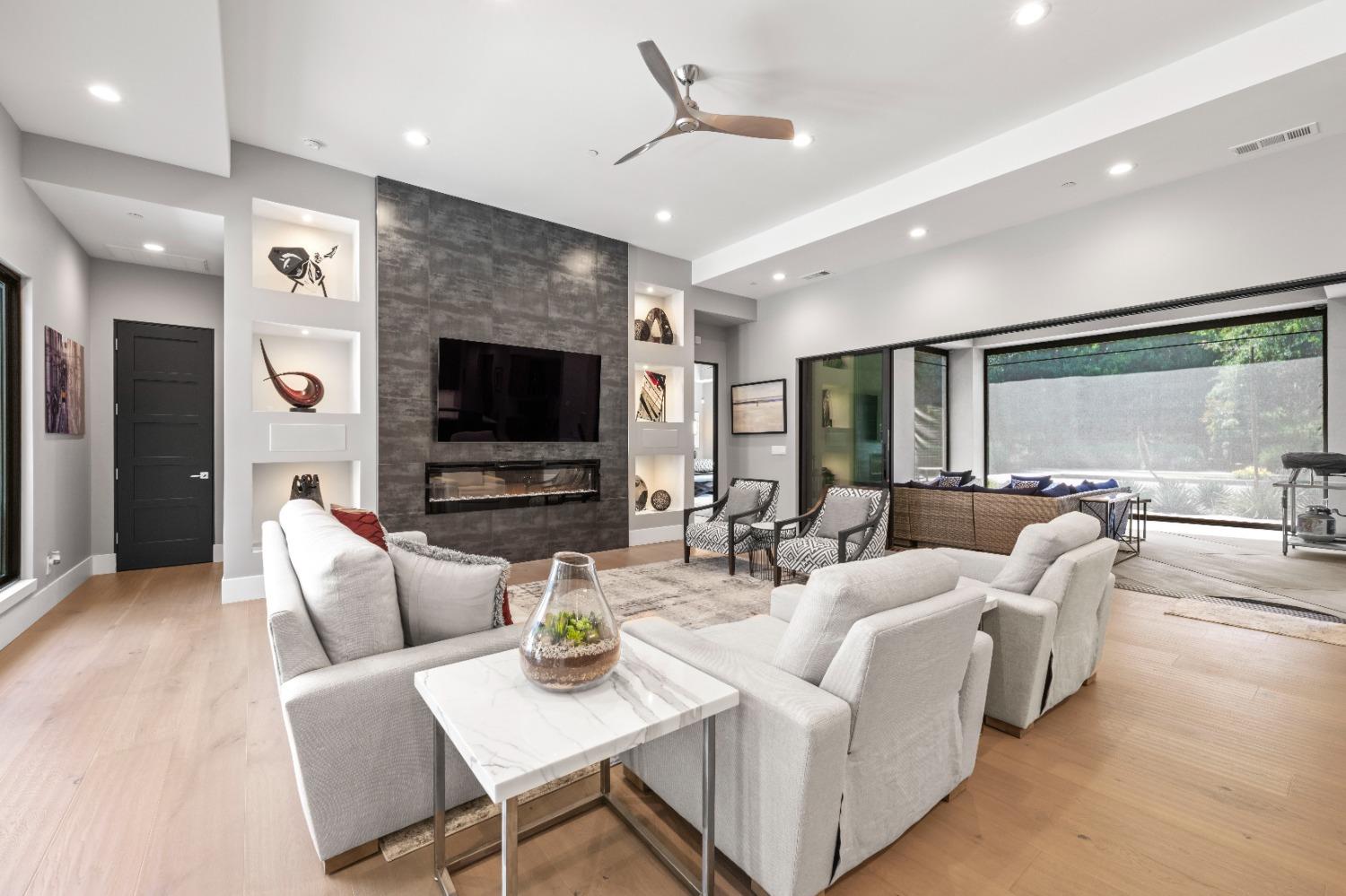 Detail Gallery Image 7 of 73 For 8452 Jomar Ln, Fair Oaks,  CA 95628 - 4 Beds | 4/1 Baths