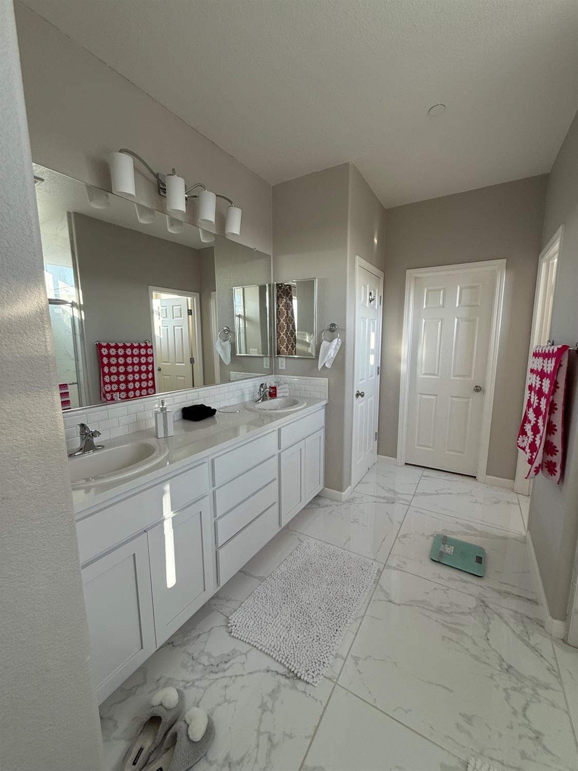 Detail Gallery Image 32 of 69 For 2816 Balaton Ct, Antelope,  CA 95843 - 4 Beds | 2/1 Baths
