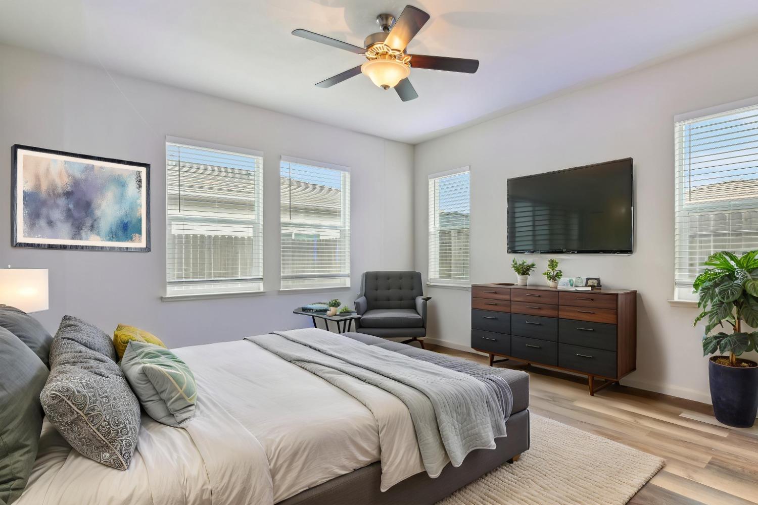 Detail Gallery Image 9 of 19 For 7905 Springarden Way, Sacramento,  CA 95828 - 3 Beds | 2 Baths