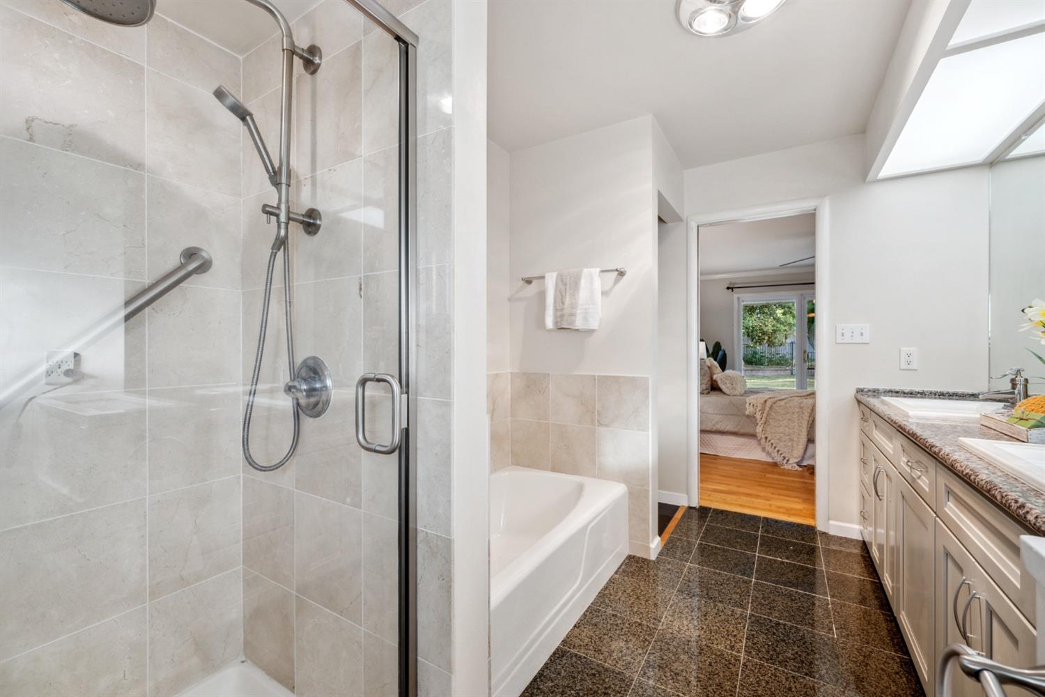Detail Gallery Image 40 of 65 For 2751 American River Dr, Sacramento,  CA 95864 - 4 Beds | 3 Baths