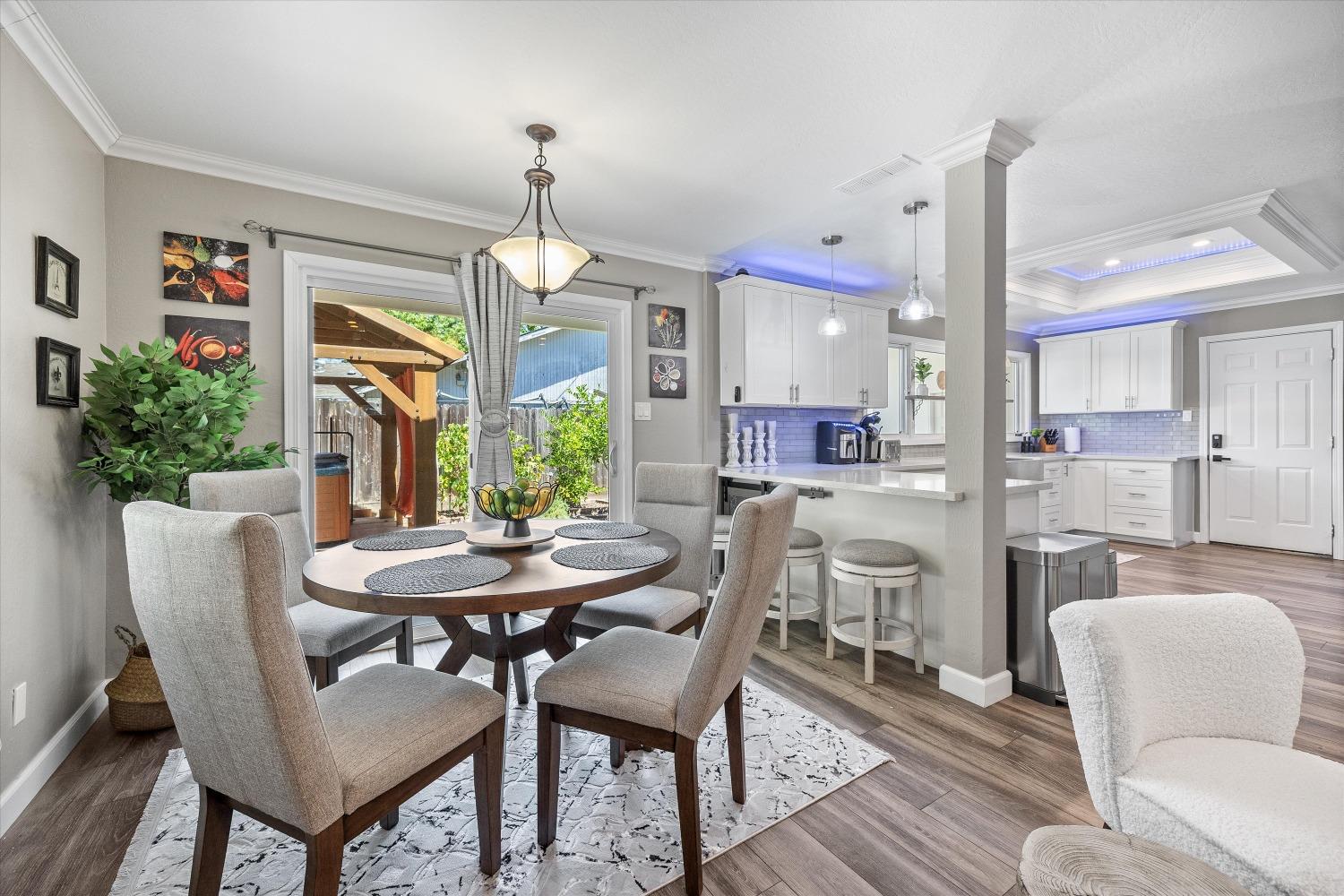 Detail Gallery Image 7 of 44 For 8175 Waikiki Dr, Fair Oaks,  CA 95628 - 4 Beds | 2 Baths