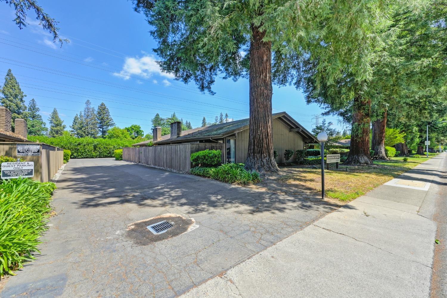 Detail Gallery Image 6 of 61 For 2473 American River Dr, Sacramento,  CA 95825 - – Beds | – Baths