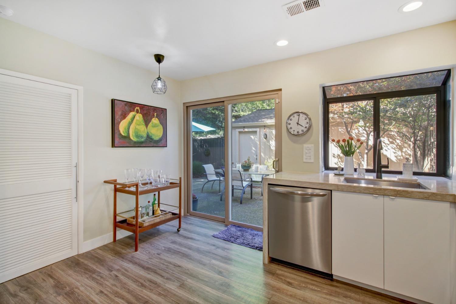 Detail Gallery Image 12 of 45 For 244 Hartnell Pl, Sacramento,  CA 95825 - 2 Beds | 2/1 Baths